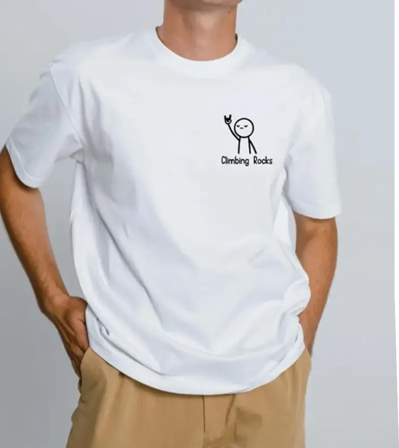 T-shirt d'escalade blanc porté par un grimpeur